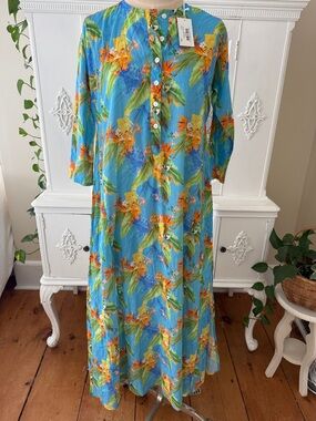 BNWT Roller Rabbit Caprice Long Kurta 
In Vibrant Blue Tropical Floral Print